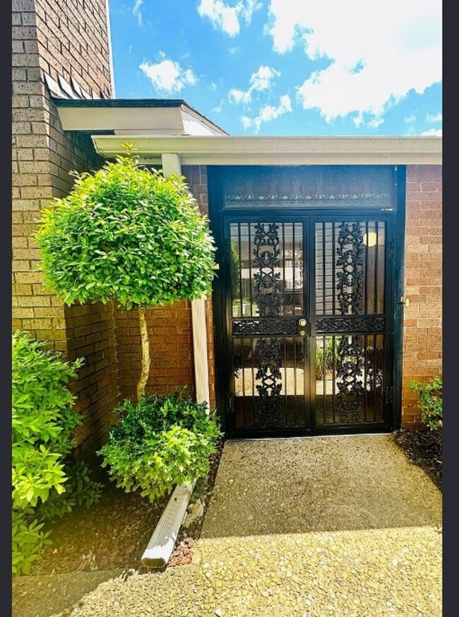 Building Photo - Spacious 2 Bed / 2 Bath Condo in Greenbria... Unit B