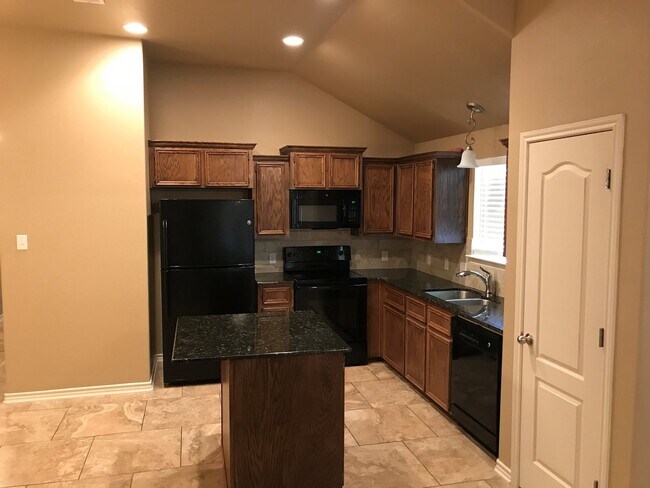 Photo - Beautiful 2 bed/2 bath near Fort Hood near Clear Creek in Killeen!
