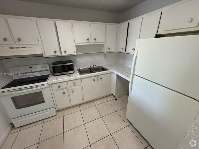 Building Photo - 1085 W 68th St Unit 207 Rental