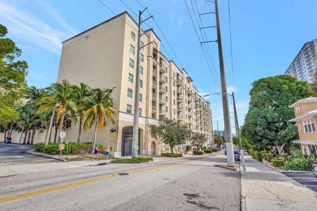 Photo - 610 Clematis St Unidad 130