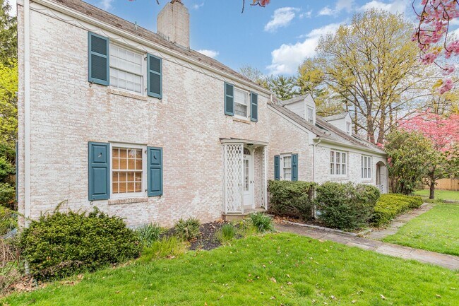 Photo - 384 N 26th St