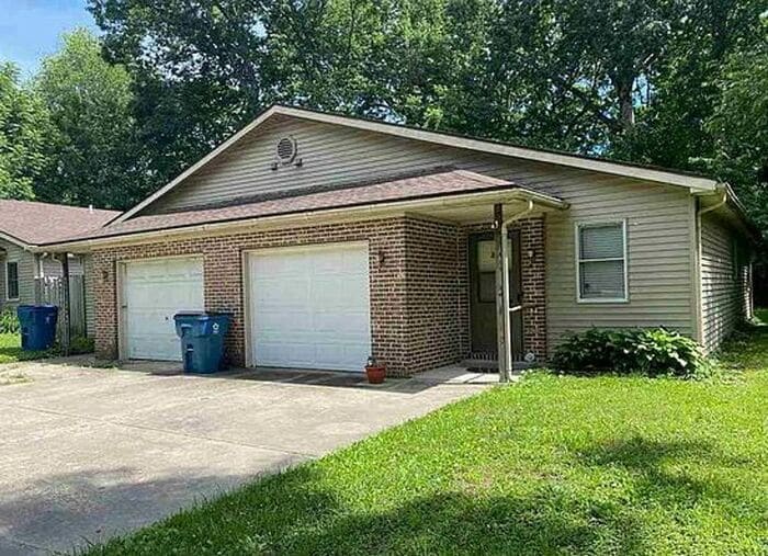 Photo - 2 Bedroom Duplex w/Attached Garage & Pets Welcome!