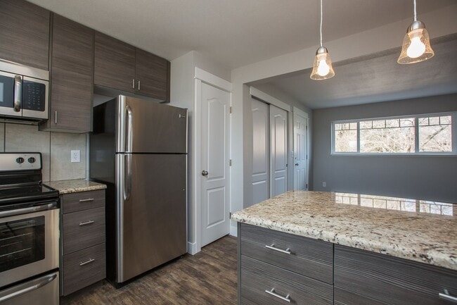 Building Photo - 2628 Redwing Rd Unit 2628 Redwing Rd. 8