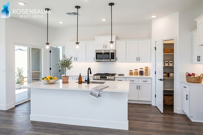 Building Photo - Gorgeous newly built 2-beds, 2-baths home in the new community of South Ranch!