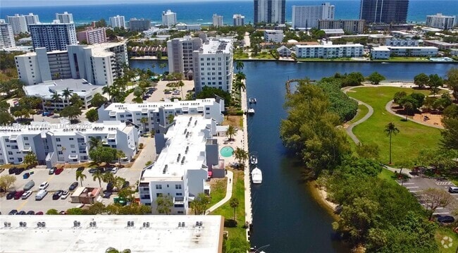 Building Photo - 2840 NE 14th Street Causeway Unit 408A Rental
