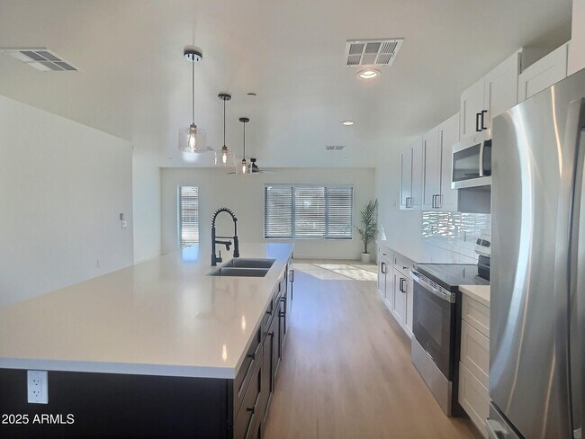 Photo - 2502 E Paradise Ln