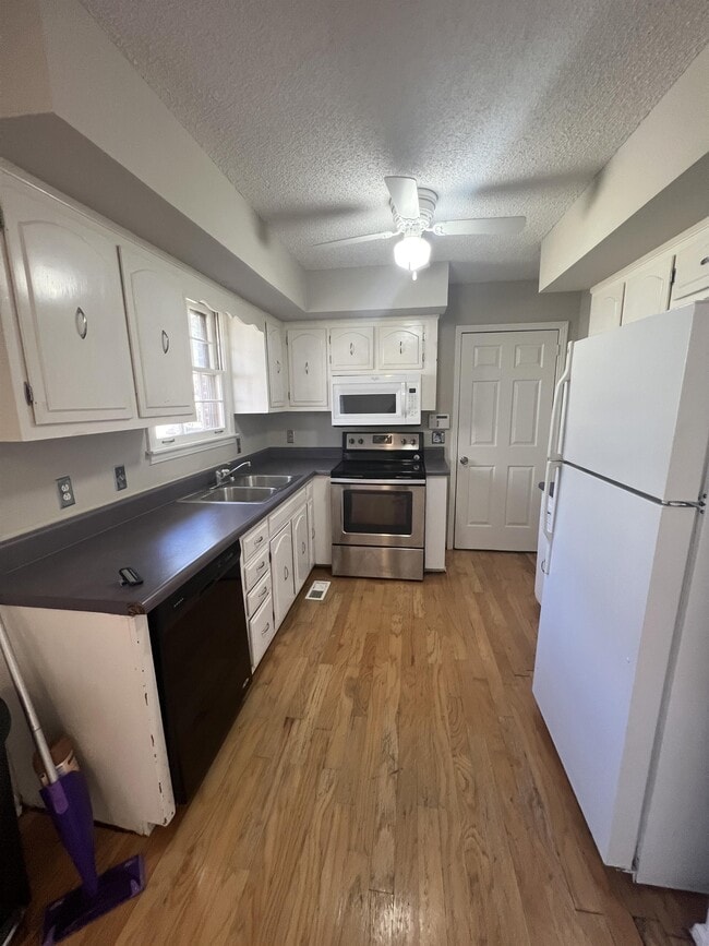Photo - 2900 Moss Spring Dr