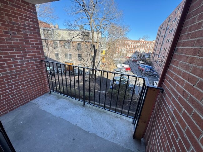 Building Photo - 1580 Massachusetts Ave Unit 4F Rental