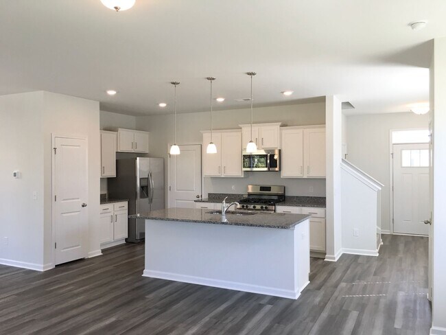Photo - 4 Bedroom 2.5 Bath House in McKewn - Ladson