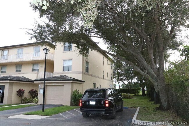 Photo - 2100 Greenview Shores Blvd