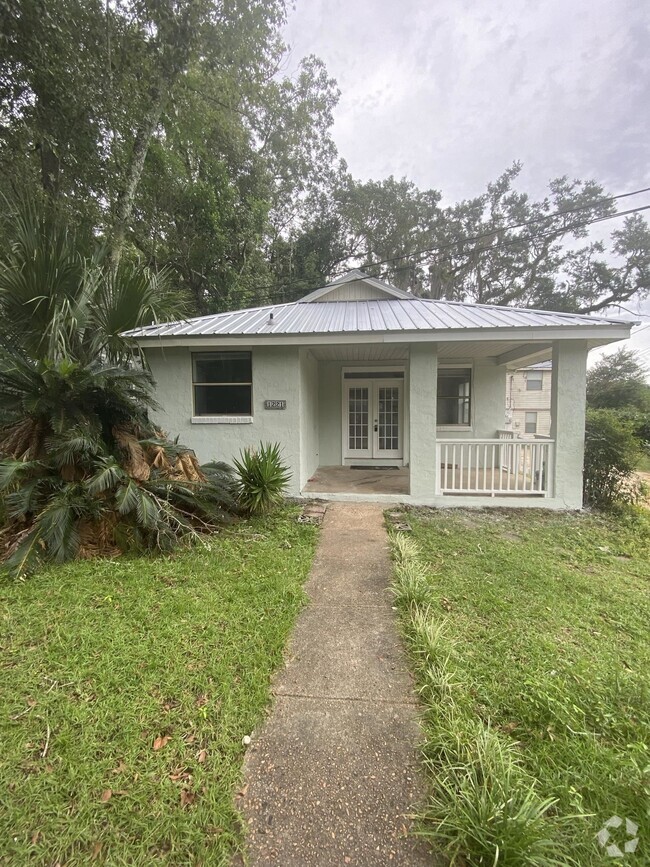 Building Photo - 1221 N Duval St Rental