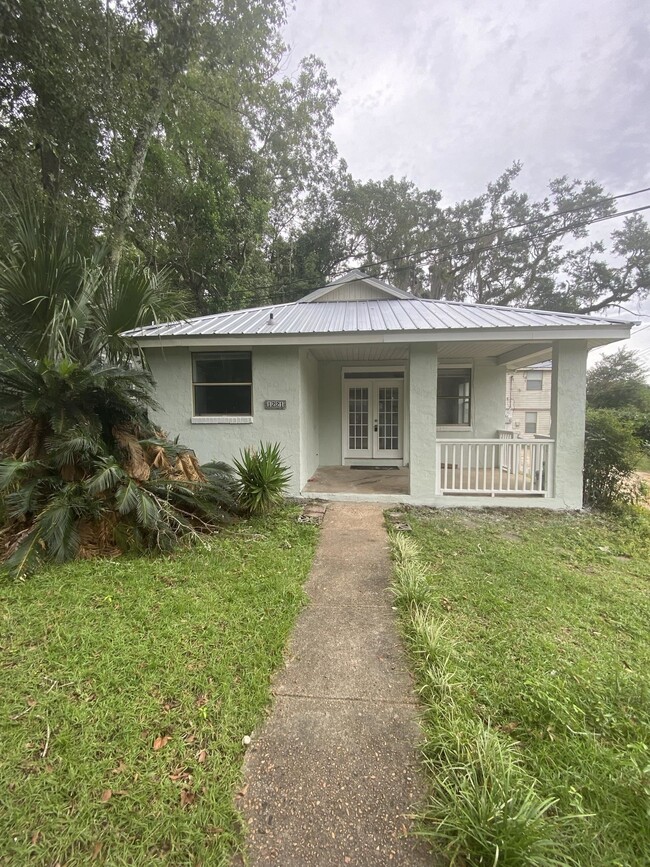 Photo - 1221 N Duval St House