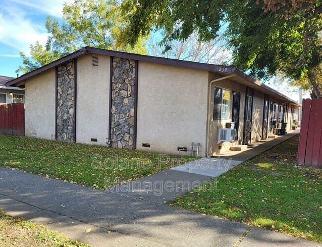 Building Photo - 1239 Ohio St