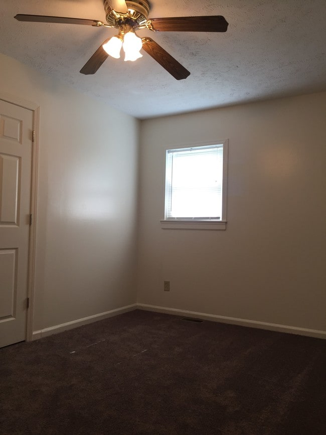 Bedroom 2 - 20 White Cir