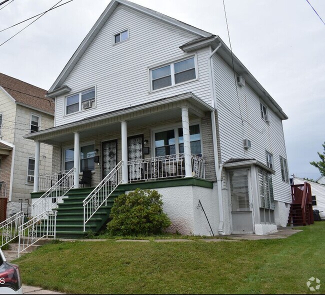 Building Photo - 1347 Dartmouth St Rental
