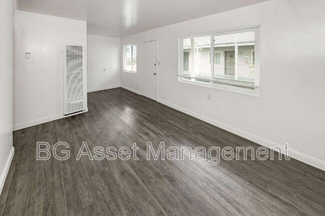 Building Photo - 1875 Powell St Unit 3