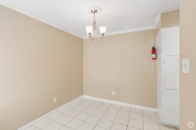 1BR, 1BA - 700SF - Dining Room