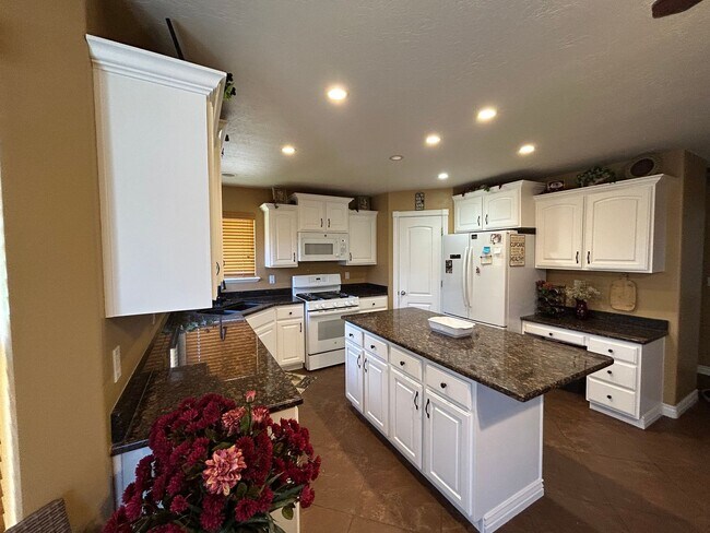 Photo - 5 Bedroom 2.5 Bathroom Upstairs Unit in Spanish Fork!