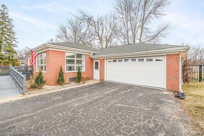 Building Photo - 7851 Haggerty Rd