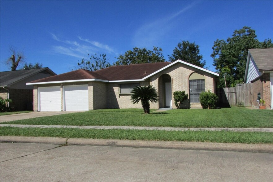 1611 Chippawa Ln