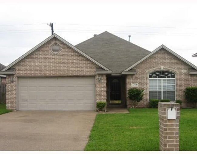 Building Photo - COZY BRICK HOME IN CONVENIENT LOCATION, NEAR SCHOOLS!