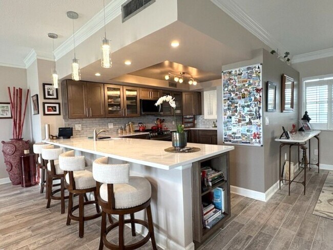 Photo - Stunning Penthouse with Amazing Views!