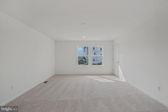 Photo - 162 Ludgate Mnr