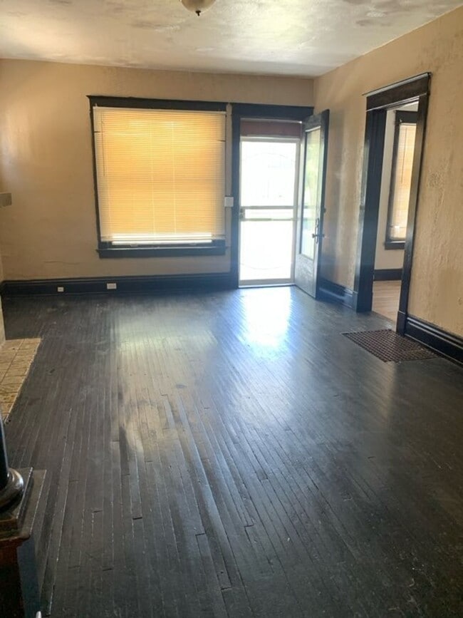 Building Photo - 1136 South Ave Unit Lower Rental