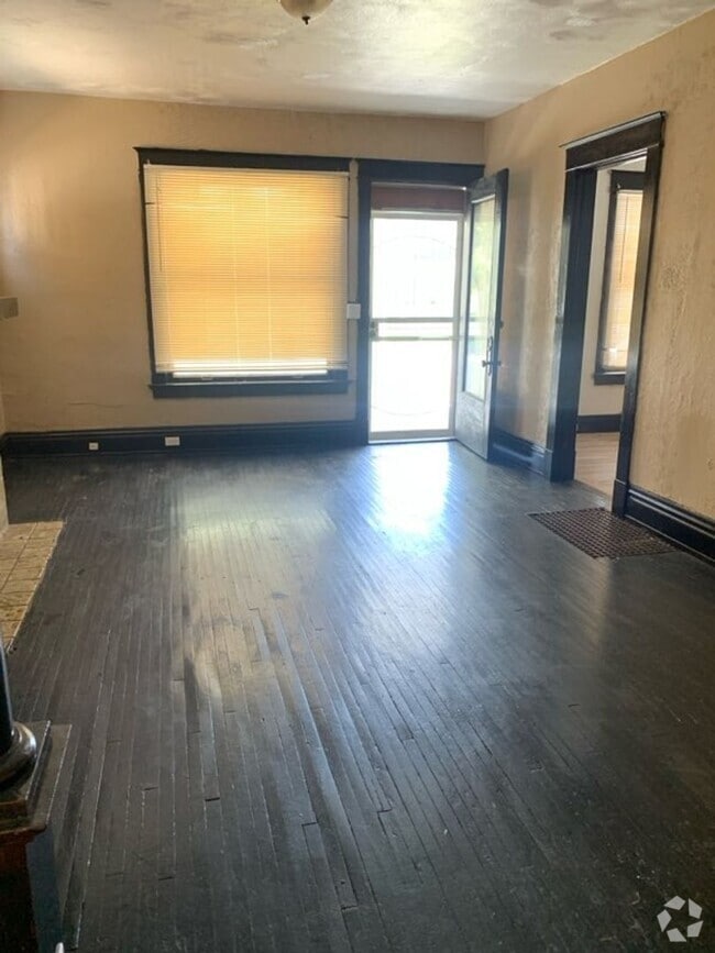 Building Photo - 1136 South Ave Unit Lower Rental