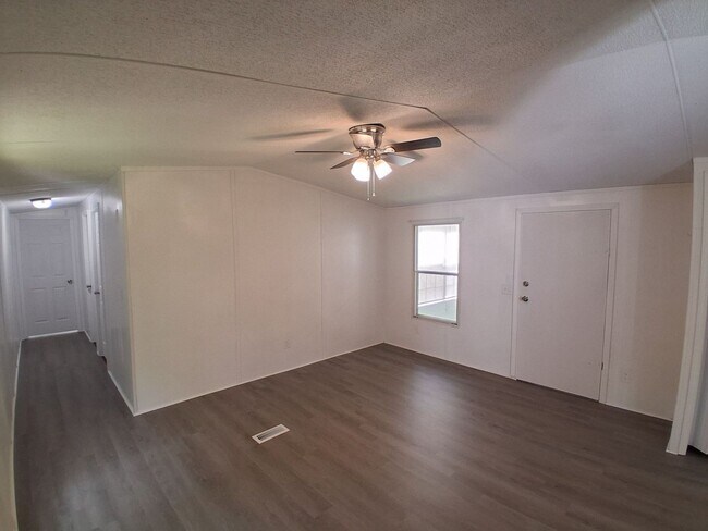 319 Alexandria Hwy
