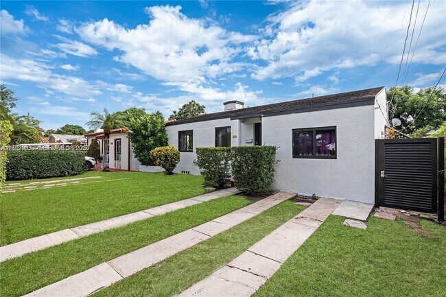 Building Photo - 2520 SW 20th St Unit 1