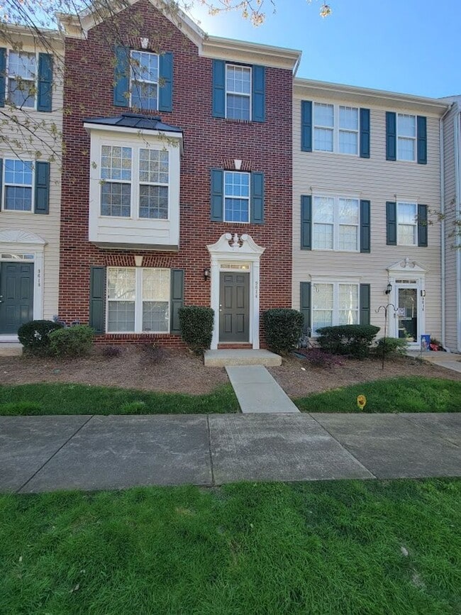 Building Photo - Huntersville Townhouse located in Rosedale!