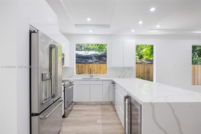 Photo - 3164 Plaza St