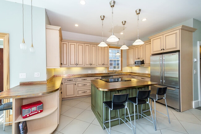 Photo - 19 Alaska St