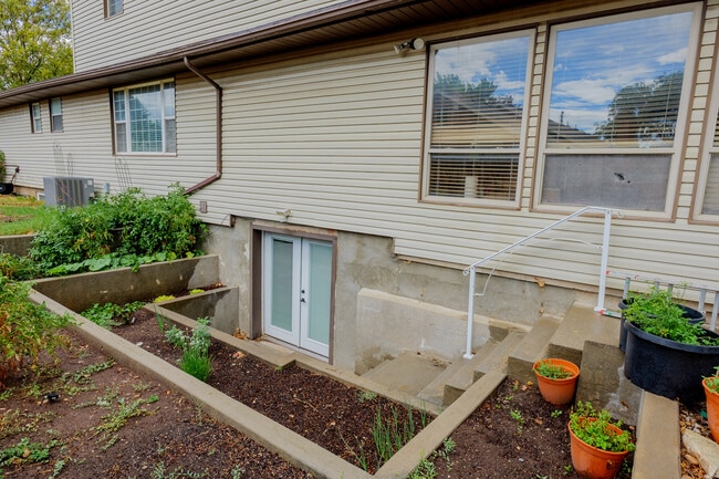 Separate Tenant Entrance - 4502 S 1720 W