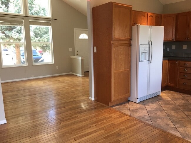 Photo - 8 Ponderosa Pl