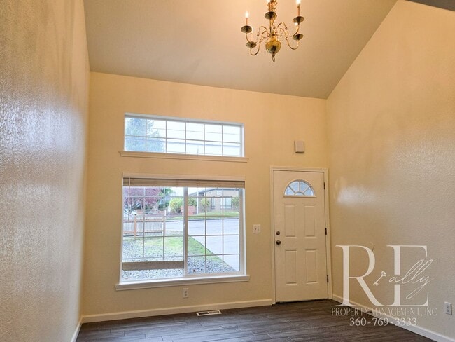 Photo - Military Discount: Spacious Bremerton Town... Townhome
