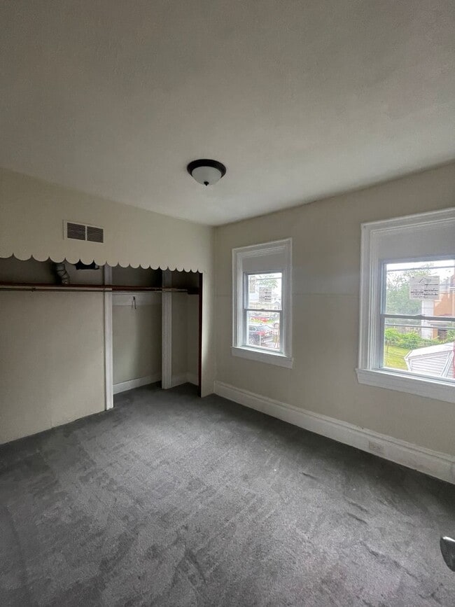 Photo - Available July 1st! 3 Bed 1.5 Single Famil...
