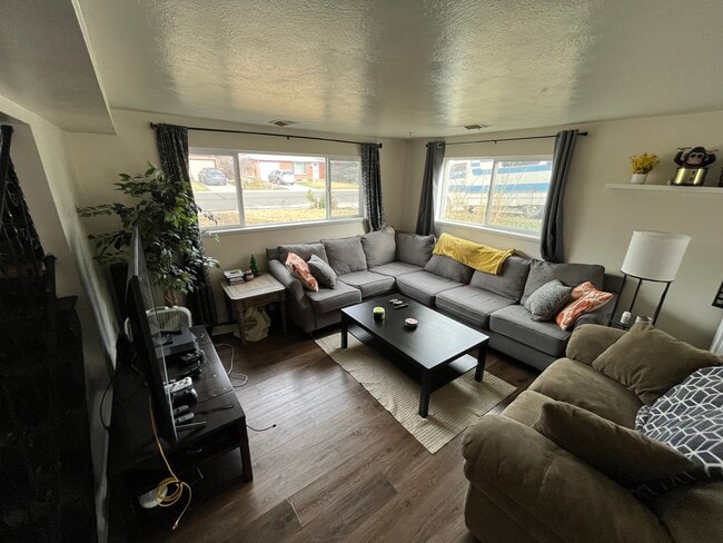 Sala de estar - 3226 Gladiola Dr