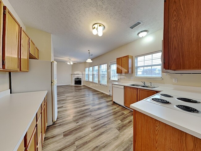 Photo - 1007 Rutherford Way