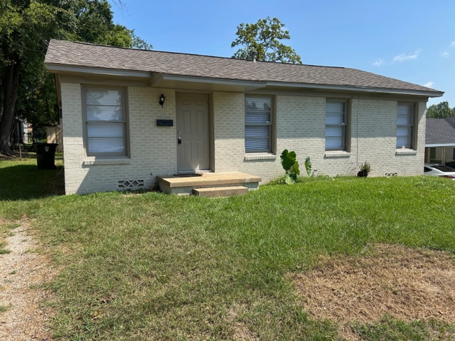 Building Photo - 1118 Woodley St