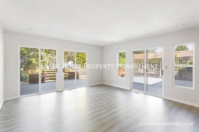 Building Photo - 9263 SW Brier Pl