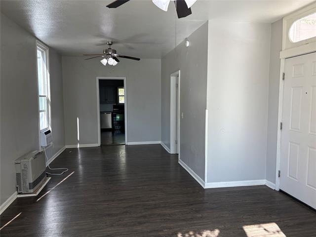 Photo - 715 W Day St