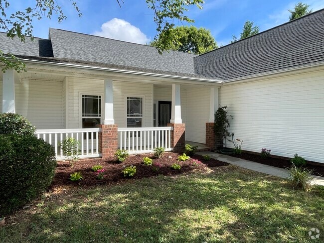 Building Photo - 8813 Castle Cliff Dr Rental