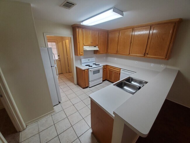 Photo - College Station - 3 bedroom / 2 Bath Duple...