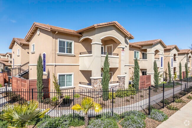 Edificio alternativo - Heritage Landing Apartments