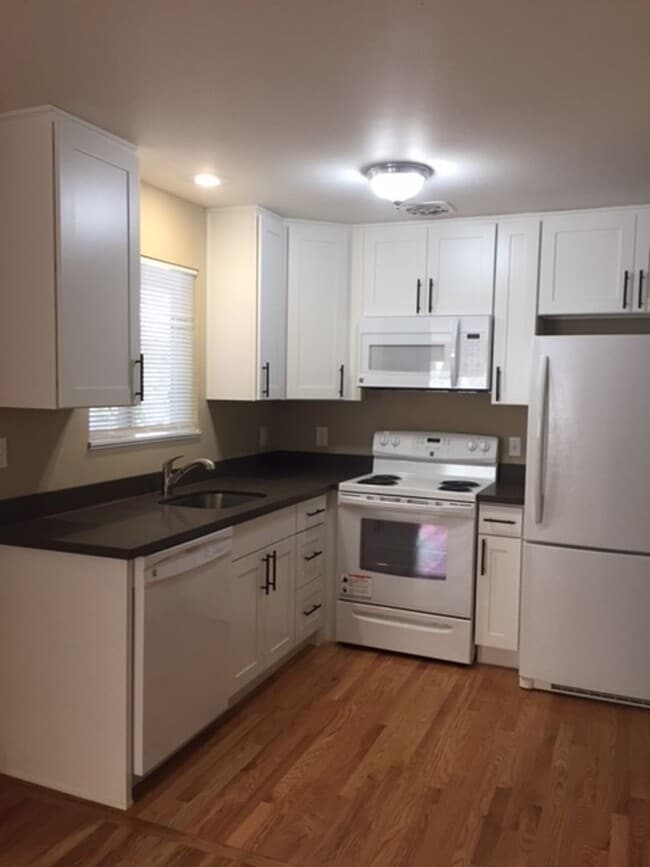 Building Photo - Ballard-Fremont Duplex: Comfortable Living... Unit 347 Rental