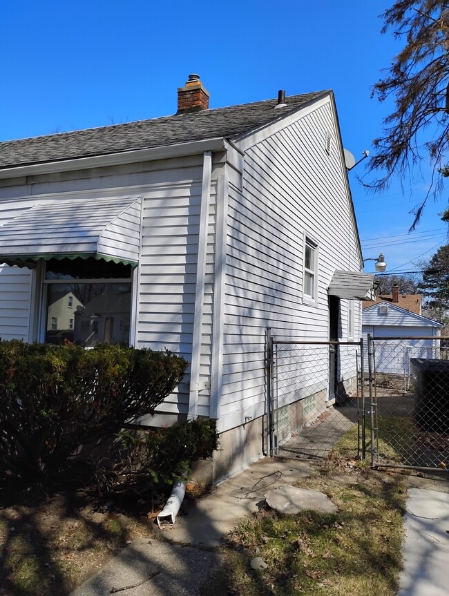 12014 Terry St