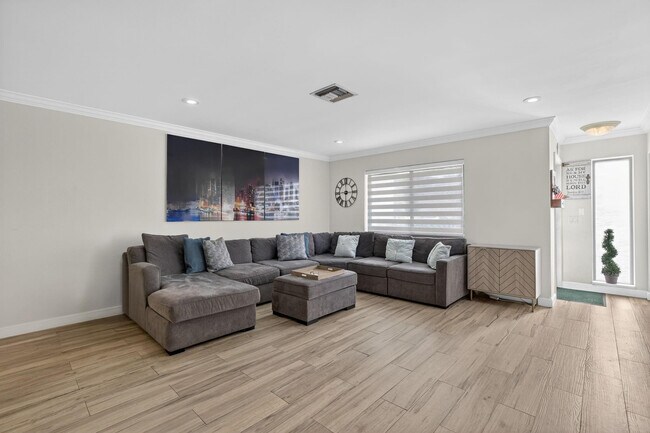 Photo - 407 SE 5th St