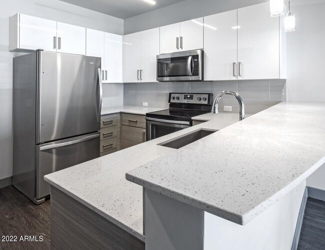 Photo - 425 W Osborn Rd Apartment Unit 411